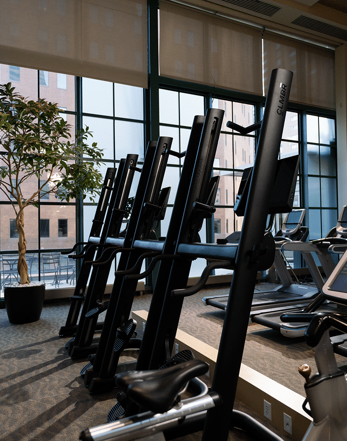 Machine CLMBR dans une salle de sport moderne